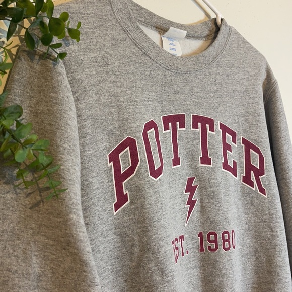 Harry Potter-‘Potter Est. 1980’ Graphic Crewneck Heathered Gray Sweatshirt Sz Sm - Picture 3 of 8